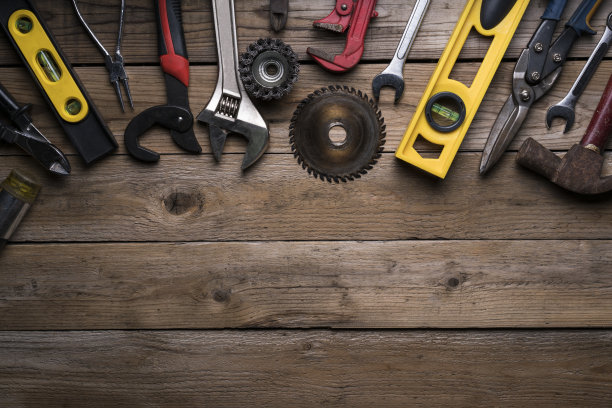旧工具在木头桌子的背景图片下载