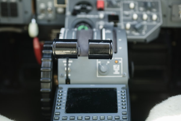 一架私人飞机的驾驶舱特写图片下载