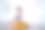 新公寓装修后，男孩帮忙打扫卫生图片下载