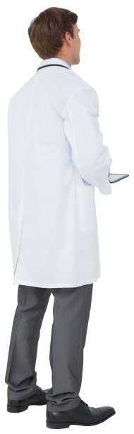 年轻医生穿着白大褂使用平板电脑图片下载