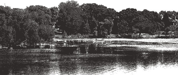 在美丽的湖面上泛舟图片下载