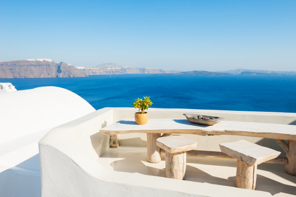 希腊圣托里尼岛的白色建筑图片下载