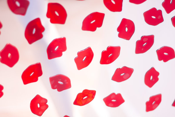 红唇塑造女性口红妆抽象的多重形象艺术创作图片下载