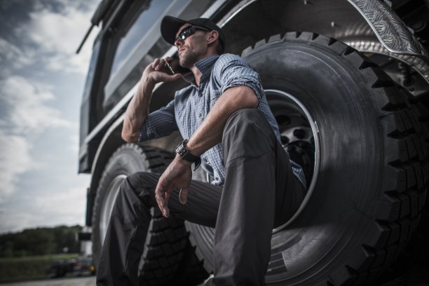 由司机订购卡车零件图片下载