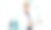 女医师在医院走廊开处方素材图片