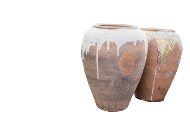 白色背景上漂亮的陶罐图片下载