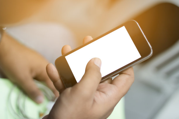 手持智能手机的电子商务概念图片下载