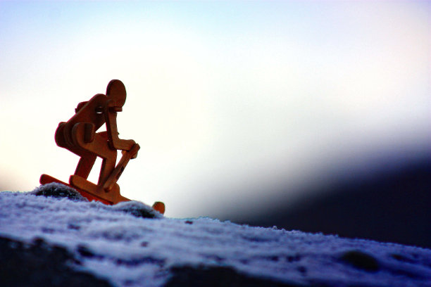 滑雪的吉祥物图片下载