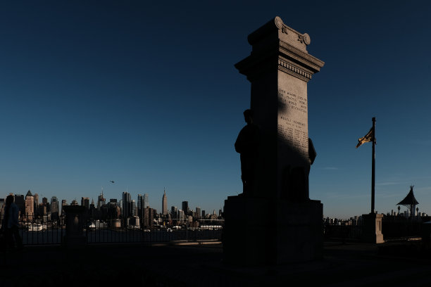 从新泽西州看曼哈顿城市景观与纪念碑图片下载