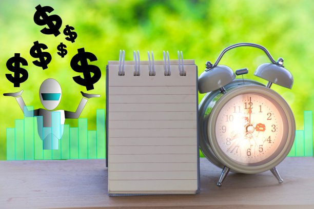 记事本与铅笔和机器人矢量在木板背景。使用墙纸或用于教育、商业照片。注意书籍的纸张和概念，或拷贝空间和广告。图片下载