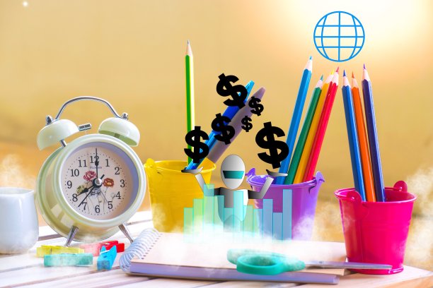 记事本与铅笔和机器人矢量在木板背景。使用墙纸或用于教育、商业照片。注意书籍的纸张和概念，或拷贝空间和广告。图片下载