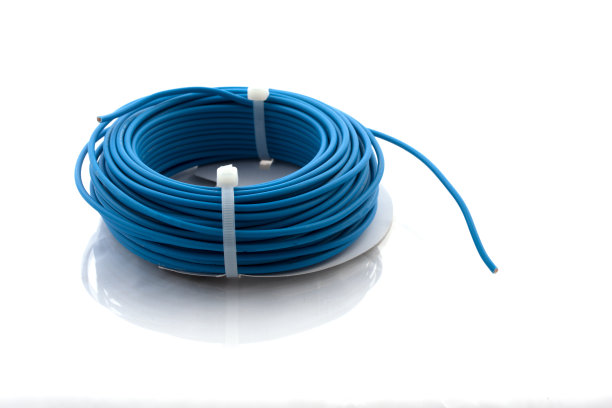 滚铜中性线-隔离在白色图片下载