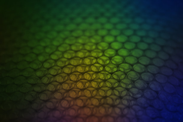 抽象背景从塑料包装与彩色的黑暗光图片下载