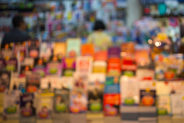 模糊的书架上图片下载