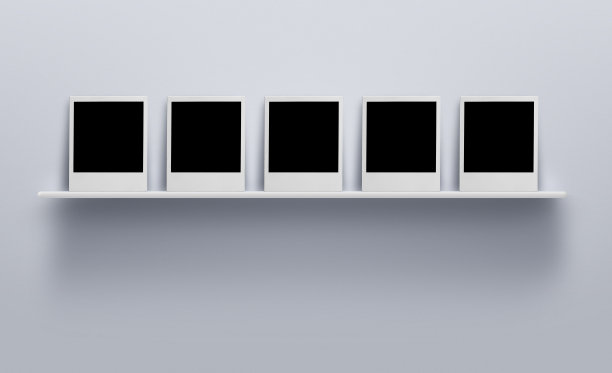 架子上的空白相框图片下载