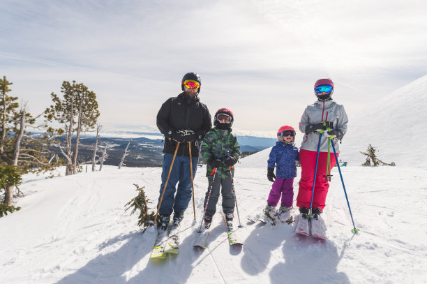 家庭滑雪之旅图片下载
