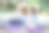 一个女人和她的女儿在公园里用水彩画图片下载