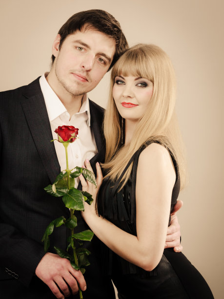 幸福优雅的情侣。图片下载