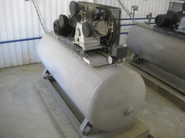 空气压缩机。制造压力空气的设备。图片下载