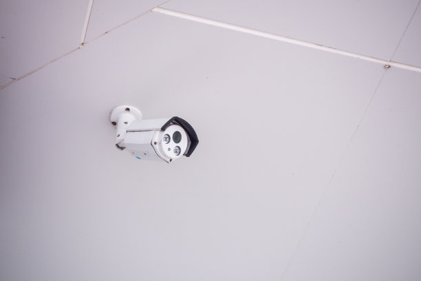 墙上有监控摄像头图片下载