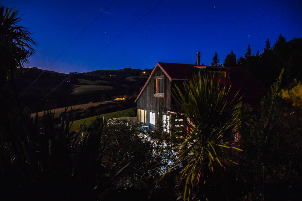 晚上在新西兰乡村的房子里图片下载
