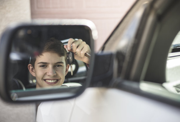 青少年驾驶图片下载