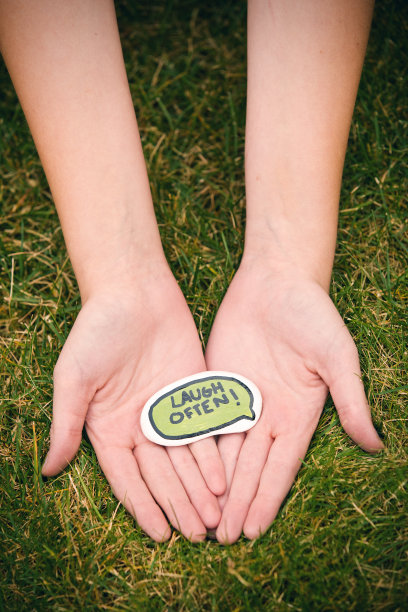 善良岩石经常笑图片下载