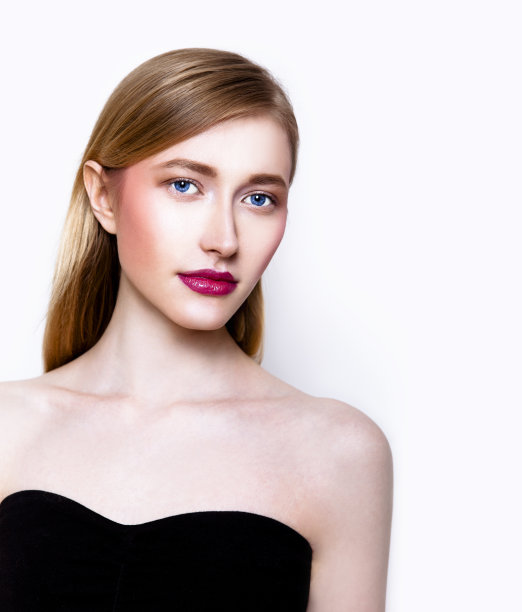 美丽的年轻女子与专业化妆特写肖像图片下载