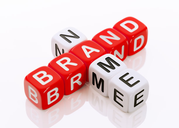 红白玩具积木形成品牌纵横字谜:品牌和命名概念图片下载