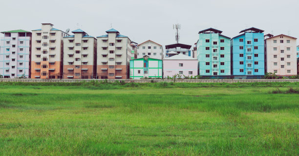 泰国曼谷的一排五颜六色的建筑。图片下载