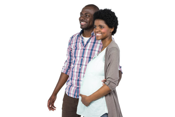 怀孕夫妇站在一起图片下载