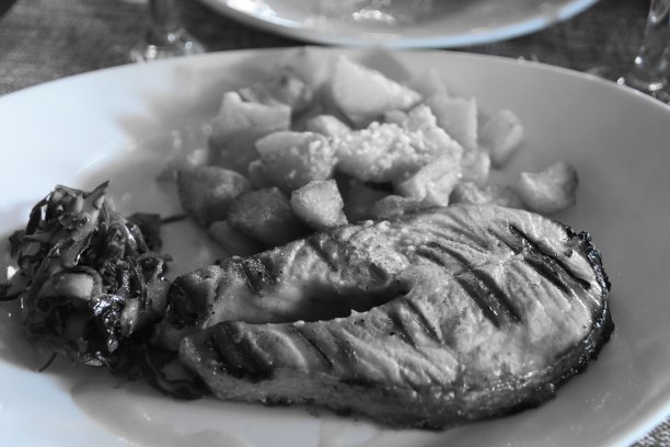 大马哈鱼和土豆图片下载