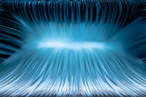 水流进沟口。图片下载