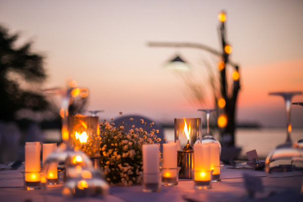 浪漫的设置晚餐设置图片下载