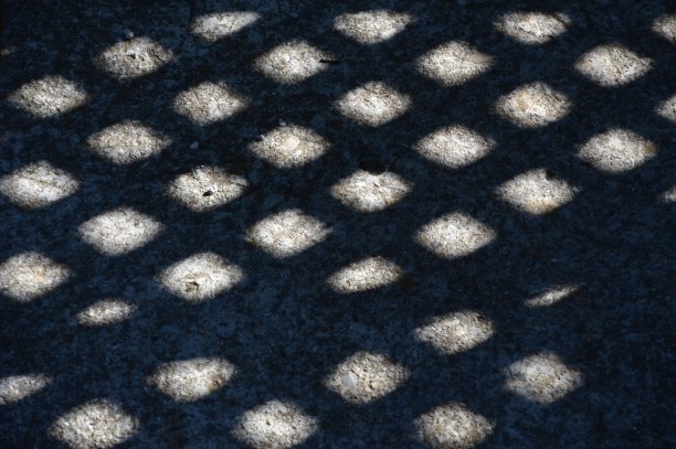 地上的阴影图片下载