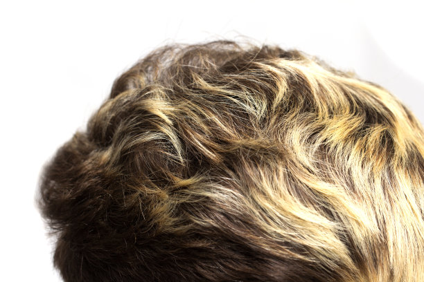 在白色背景上突出的头发图片下载