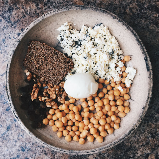 鹰嘴豆配奶酪和面包图片下载