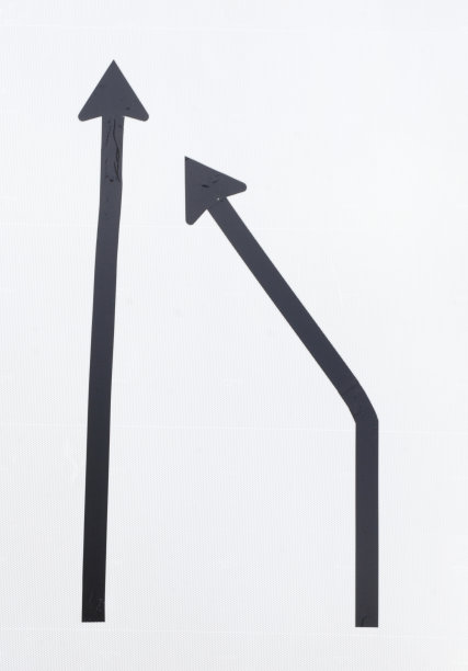 沿交叉口走的车牌图片下载