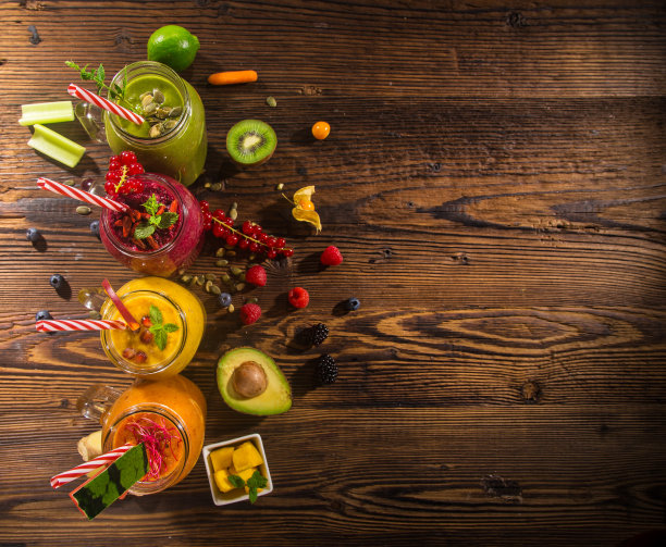 健康新鲜的冰沙与配料图片下载