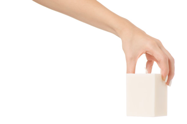 女人手里拿着一支白色的蜡烛图片下载