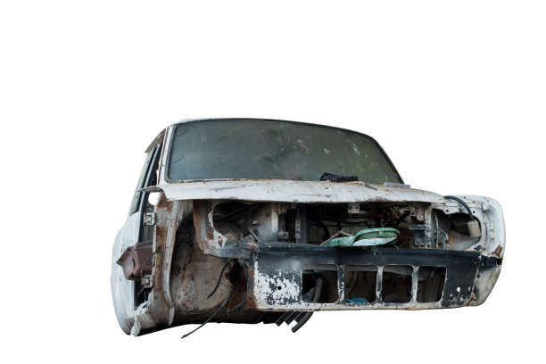 白色上孤立的旧汽车残骸图片下载