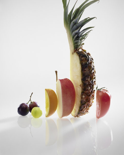 将菠萝等水果切成垂直直线图片下载