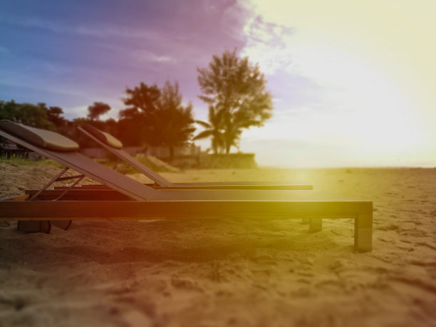 模糊的沙滩沙发上的沙滩户外背景图片下载