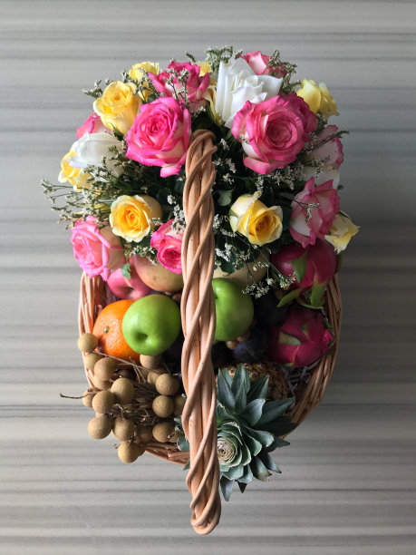 水果篮，五颜六色的花图片下载