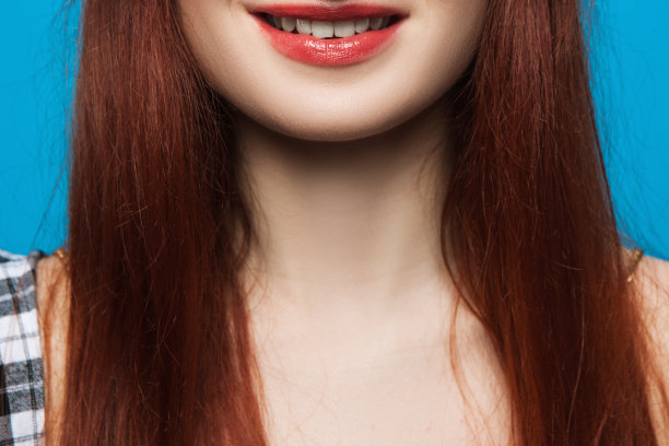 口腔学商业的特写镜头。女人洁白的牙齿图片下载