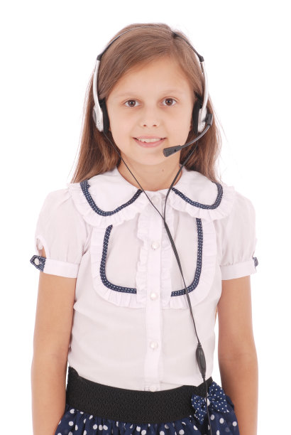 快乐的年轻女孩听音乐图片下载