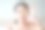 一个年轻漂亮女人的肖像，眼睛上放着黄瓜片。图片下载