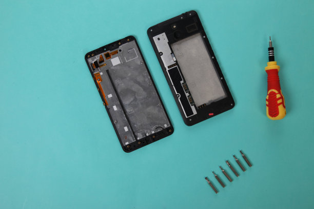 手机维修过程的特写照片图片下载
