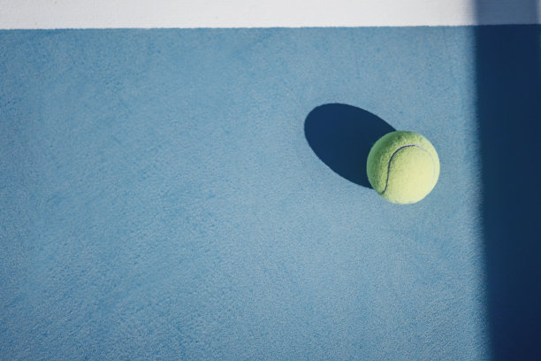 网球在角落图片下载