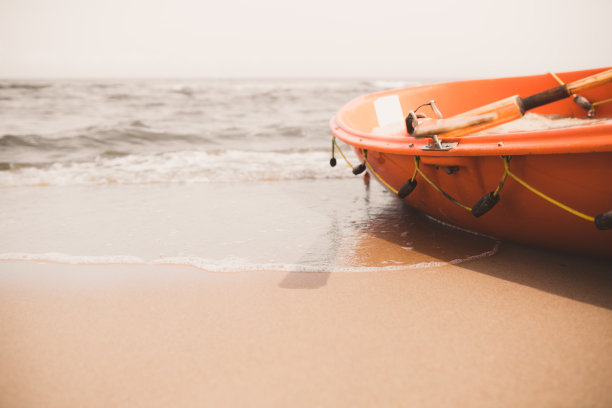 橙色救生员救生船图片下载